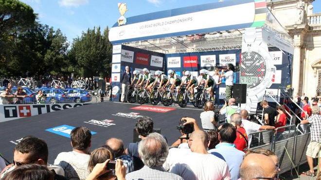 Tifosi a fianco dei campioni nel debutto del Tettuccio