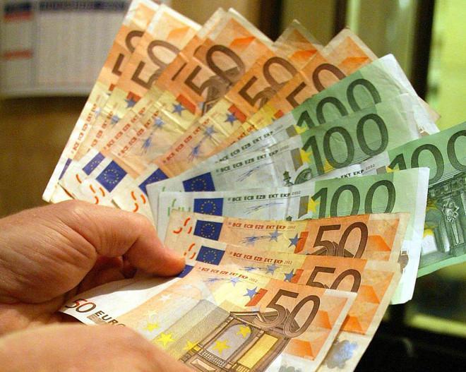 Intascava mazzette dalle aziende: maxi condanna per il funzionario 
