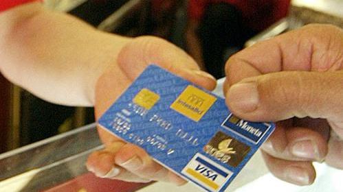 Tremila euro di acquisti con la carta rubata