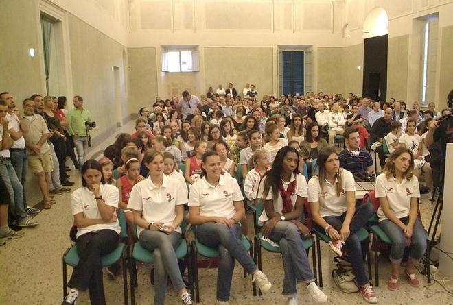 Gianolla e Mahoney infiammano la tifoseria 
