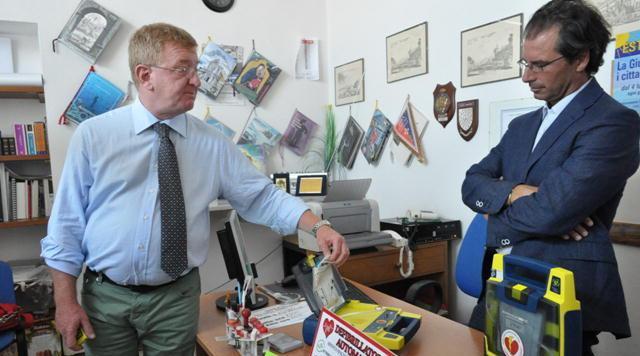 Defibrillatori nel viale delle Piagge. E poi nei condomini