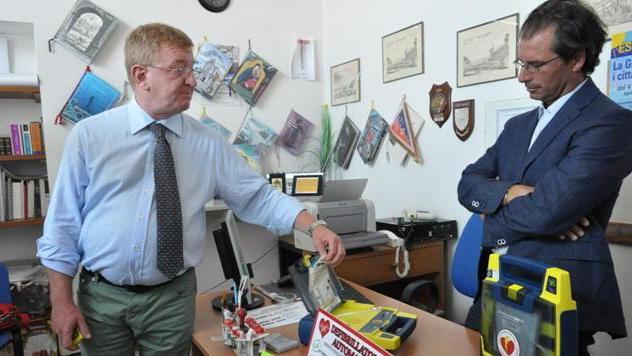 Defibrillatori nel viale delle Piagge. E poi nei condomini