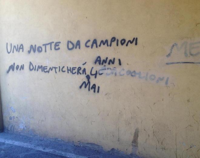 Dediche, firme e disegni La città tinta con lo spray