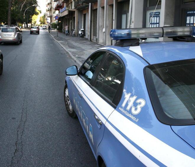 Ruba cento euro, fermata dalla polizia