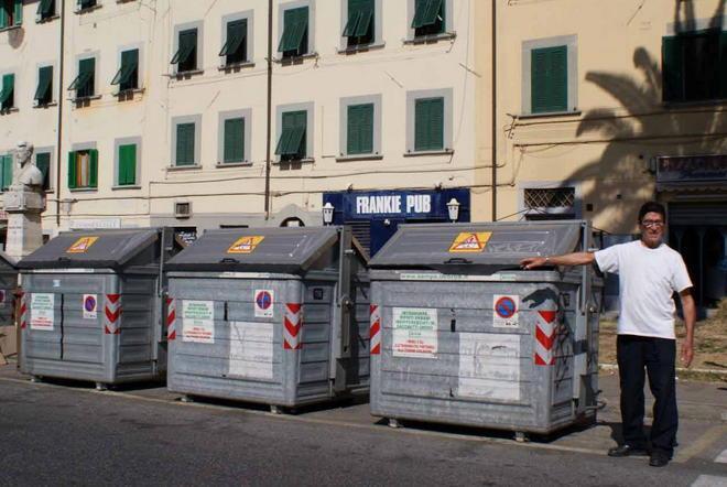 Pizzeria contro Aamps: «Basta degrado»