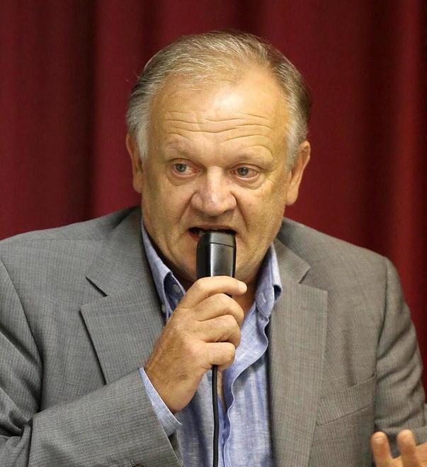 «I giovani come i vecchi» Pd sotto accusa 