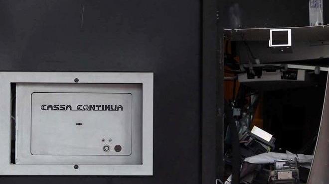 Da Napoli in Toscana per forzare bancomat: 8 arresti