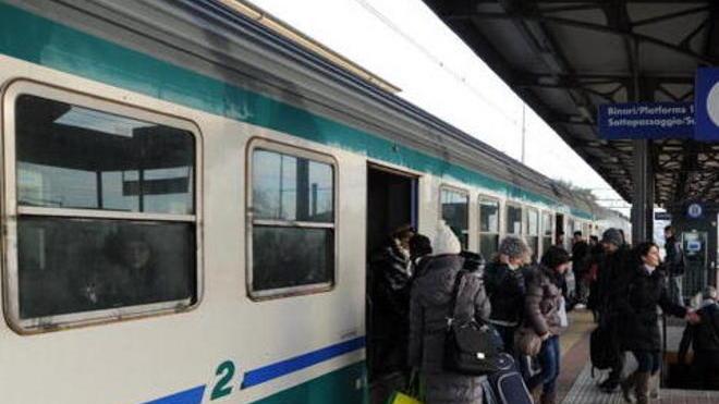 Scippati della collana un attimo dopo essere saliti sull’Intercity