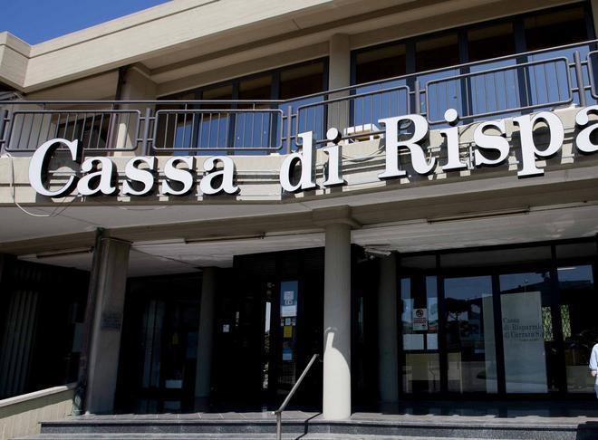 In tre vanno in banca e li scambiano per banditi 