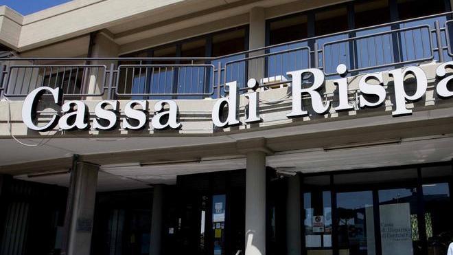In tre vanno in banca e li scambiano per banditi