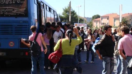 Senza abbonamento, viene lasciata a piedi Comune contro l’Atl