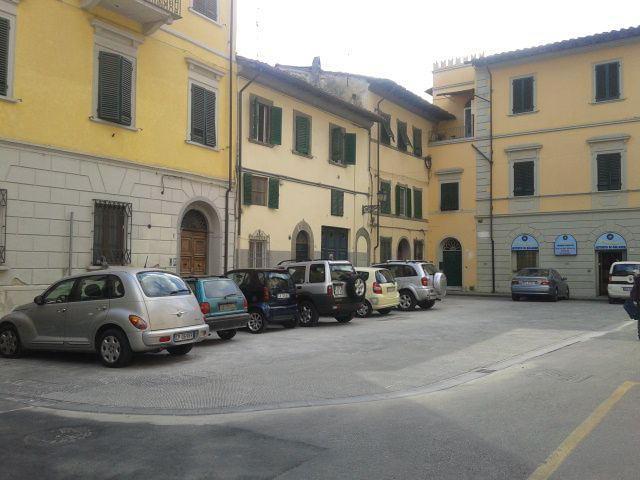 Nuovo look per la piazzetta Giordano da Rivalto 
