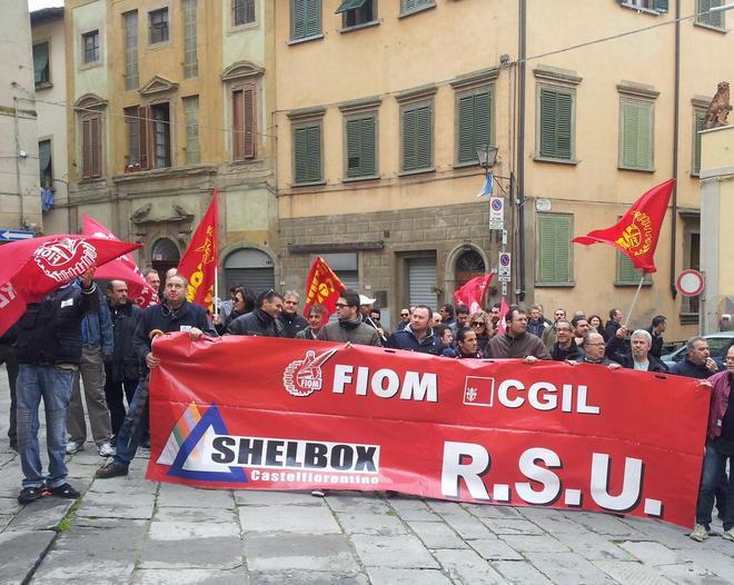 Lavoratori Shelbox scrivono a Papa Francesco: «Ci dia il suo sostegno» 