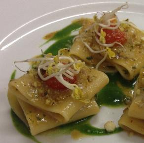 Come primo ecco i paccheri alla totanessa con dadolata di pomodori e vino bianco