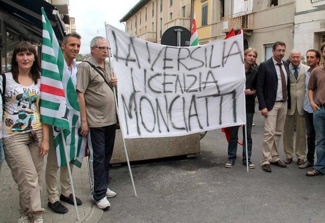 In cinquecento firmano per salvare Rete Versilia 