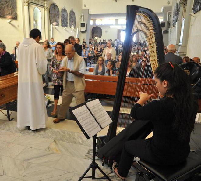 «Sei stato una roccia» Lacrime e silenzio ai funerali di Giorgio 