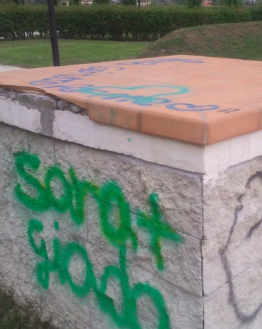 Pista di pattinaggio e attività culturali nel parco pubblico