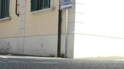 Resta grave il centauro investito