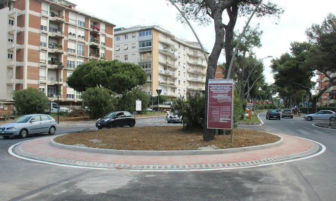 Sulla rotatoria tutti contro tutti 