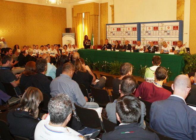 La carica di Bettini e degli azzurri 