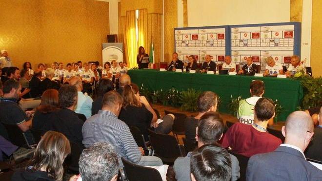 La carica di Bettini e degli azzurri