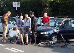 Ciclista travolto da un’auto davanti alla Baracchina rossa: è in coma 