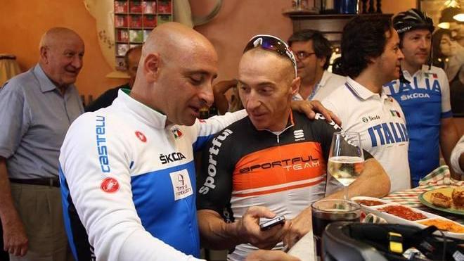 Yuri Chechi prova l’ebbrezza del circuito dei Mondiali di ciclismo