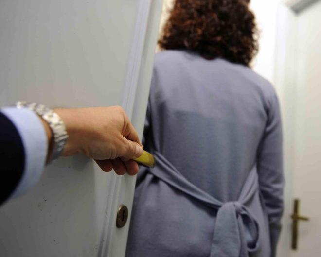 Pedina e minaccia la compagna messo fuori da casa dal magistrato 