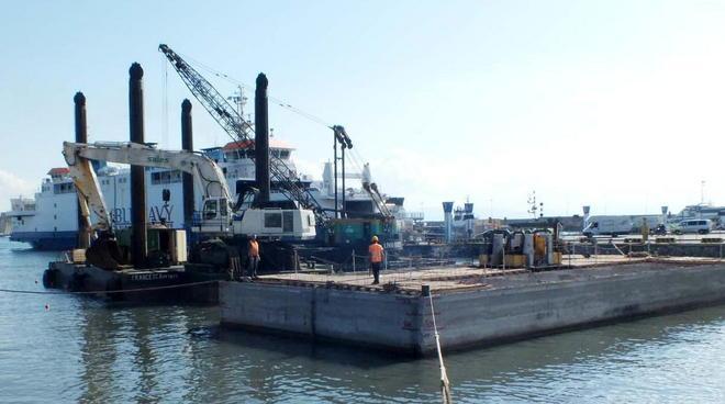 Porto, lavori in corso alla darsena Larini 