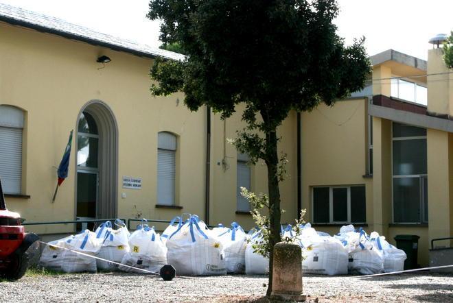 Amianto, ferma la bonifica «Scuola finita nel degrado» 
