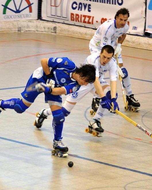Lanciò lastra di plexiglas, tifoso assolto
