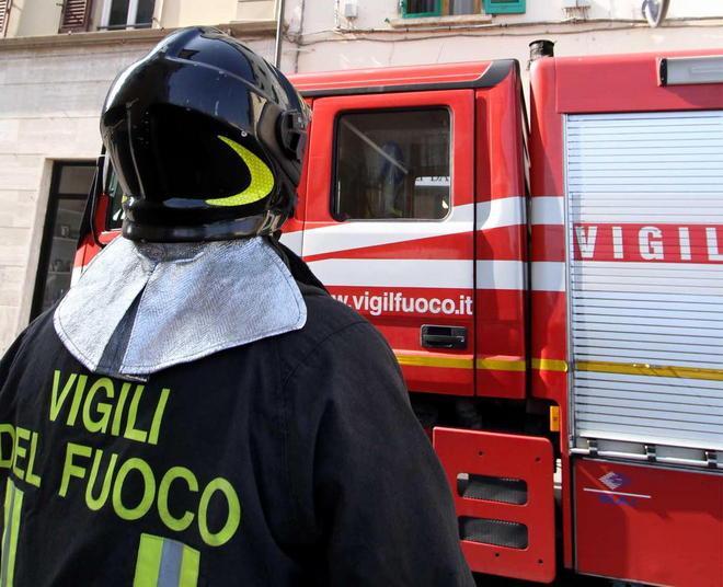 Fulmine incendia la tubazione del gas a San Pierino 
