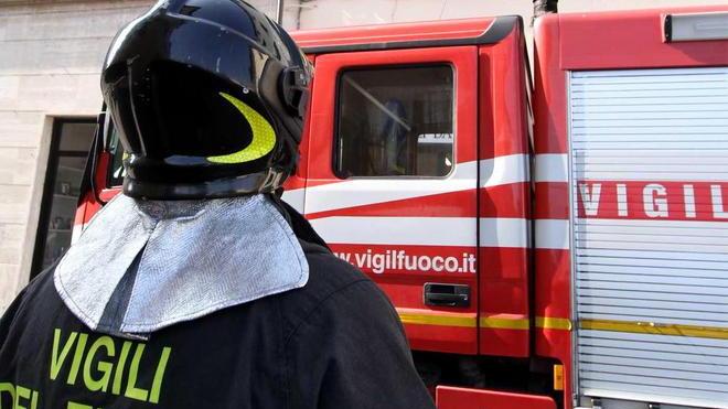 Fulmine incendia la tubazione del gas a San Pierino