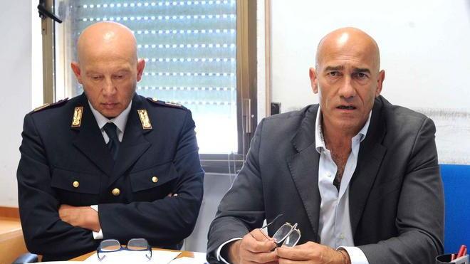 Picchia l’anziana madre e la chiude fuori casa
