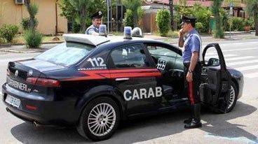 Molesta una donna al supermarket 