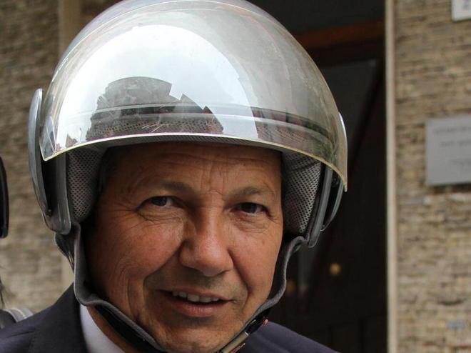 Arturo il “guastatore” divide la Rete 