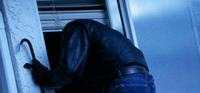Ladri rubano anche la borsa da calcio di un ragazzino 