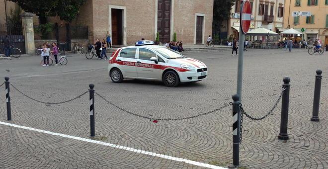 Giocano a pallone multati i ragazzini 