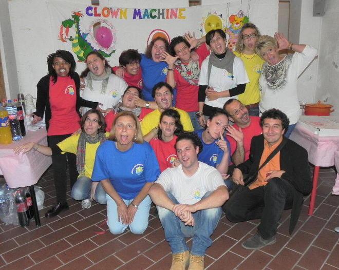 Guarire con un sorriso: 16 nuovi clown volontari in ospedale 