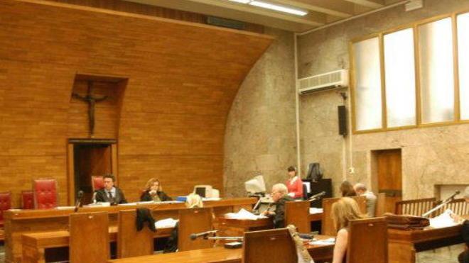 I prelievi sospetti in banca inguaiano un cassiere
