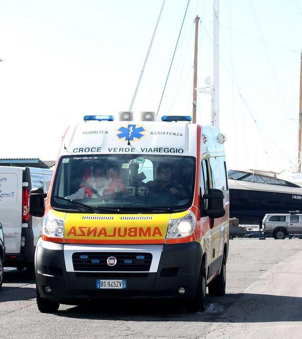 Grave dopo il volo da un ponteggio mobile in Darsena 