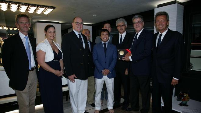 Il principe Alberto di Monaco premia Benetti