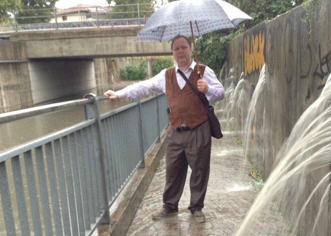  Le strade invase dall’acqua sale la protesta in via Ciulli 