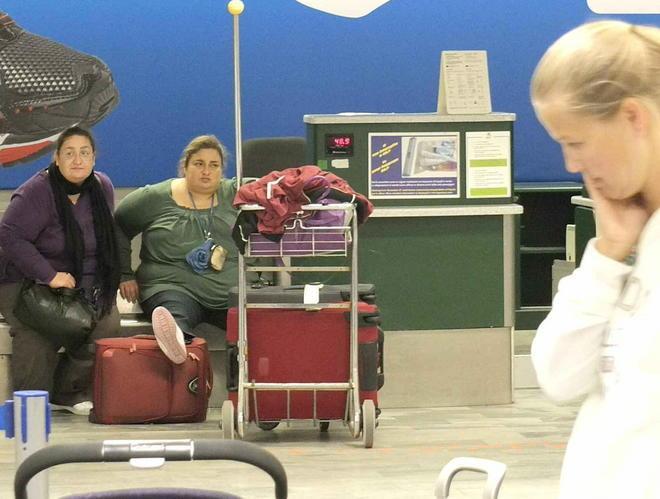 Prigionieri in aeroporto per 14 ore 