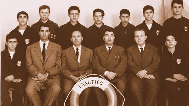 Sul sito del Tirreno (e via Facebook) scatta la caccia alle foto degli ex studenti