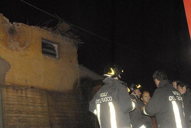 Crolla un tetto, timori per i clochard 