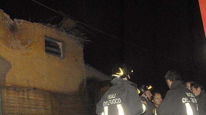 Crolla un tetto, timori per i clochard