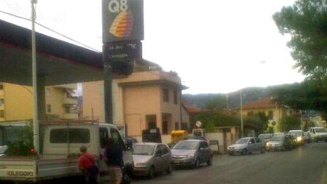 Tutti in coda per lo sconto-benzina