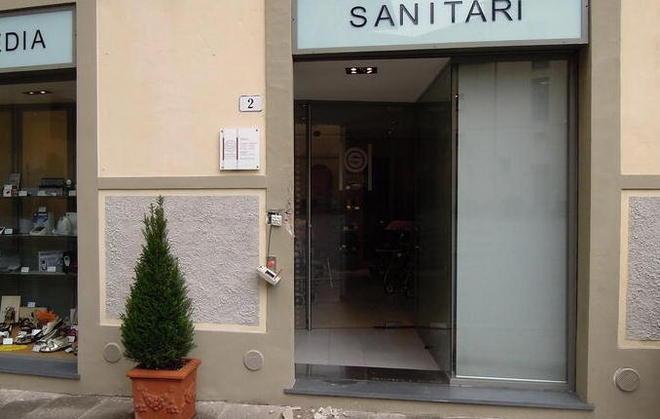 Negozio preso di mira dai vandali 