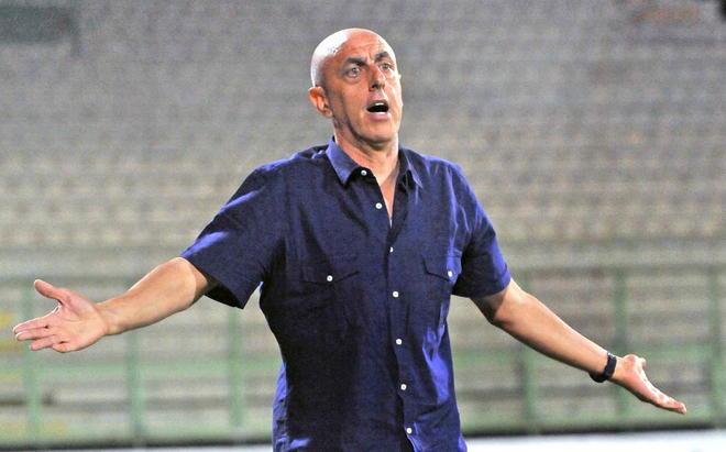 Pescia sprofonda ma il mister resta 